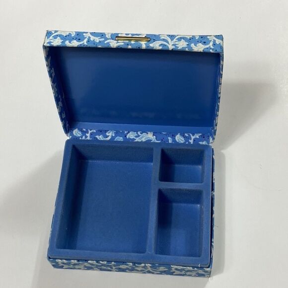 Avon Vintage Box 1989 Jewelry Organizer Box - Picture 2 of 8